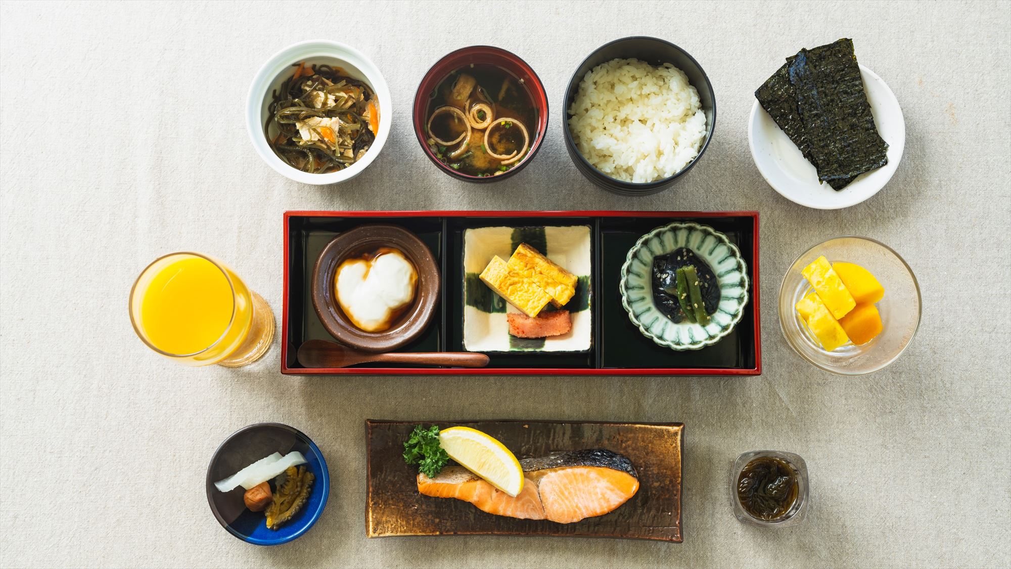 【ご朝食：和食】和食と洋食の2つをご用意。お好きな方お選びください