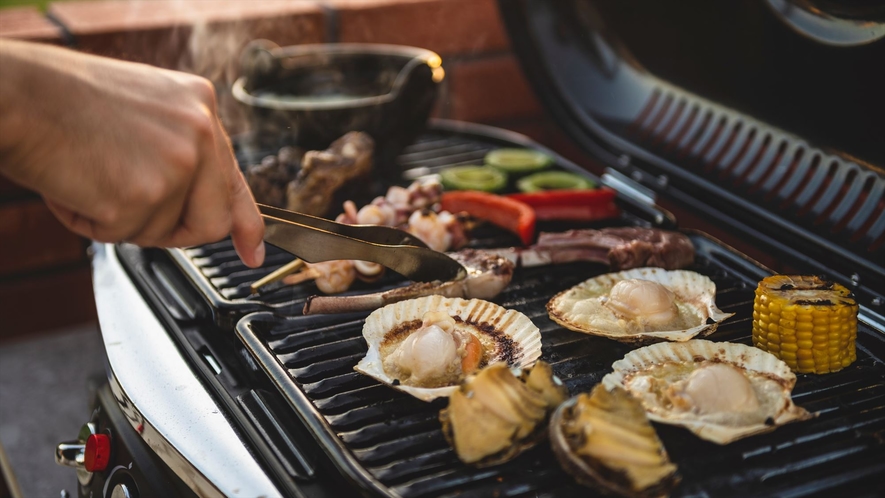 【プレミアムコテージ】テラスでBBQ　※写真はイメージです。