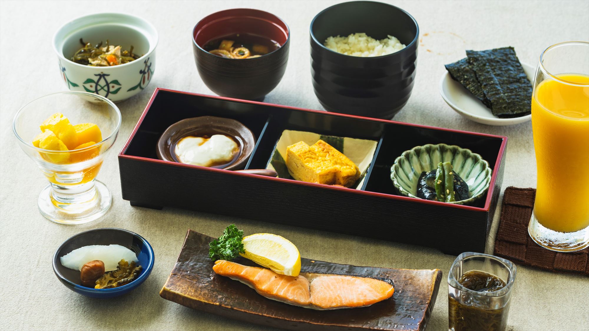 【ご朝食：和食】和食と洋食の2つをご用意。お好きな方お選びください