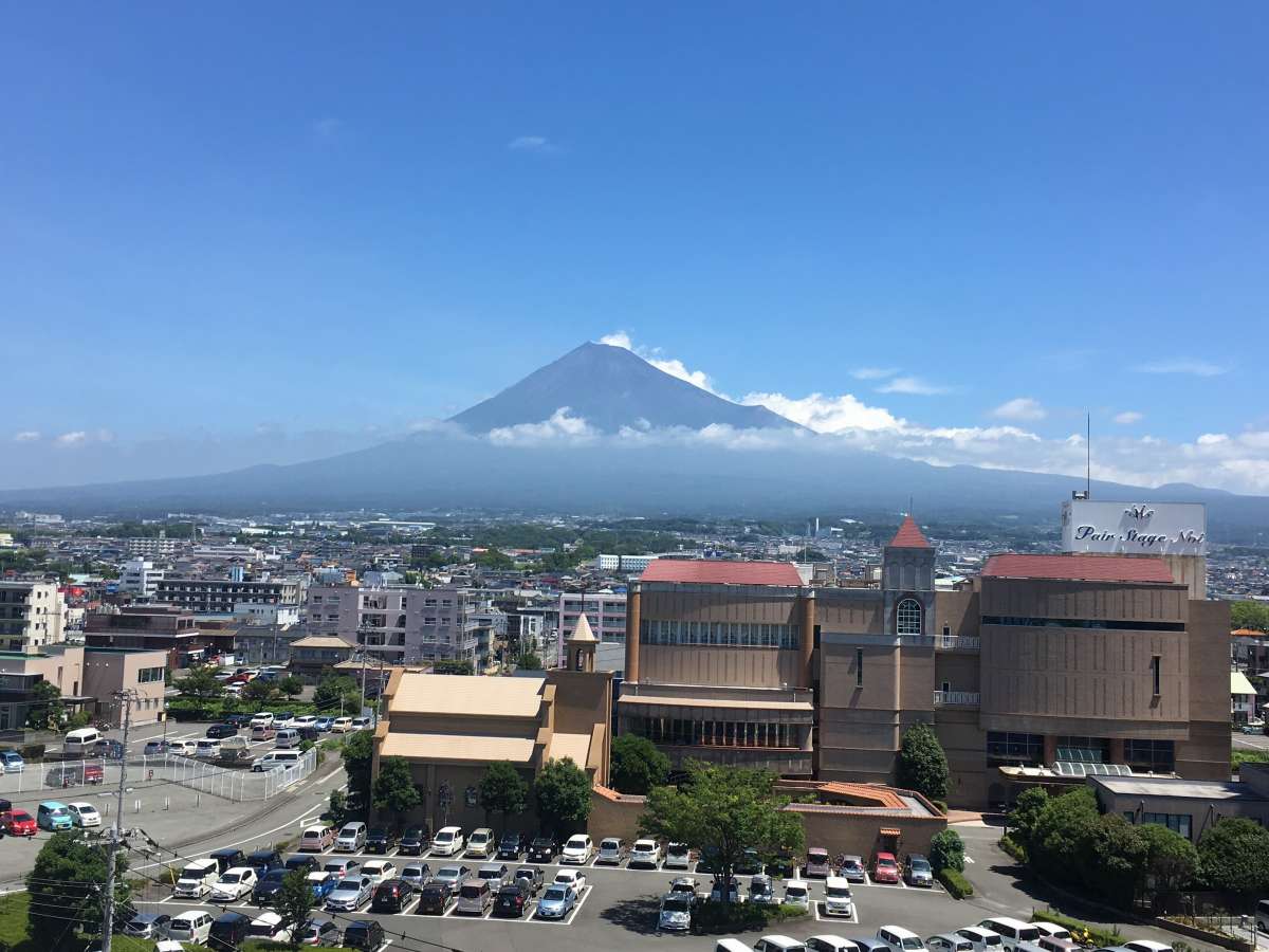 きれいに晴れた日の富士山はこのように見えます♪(撮影者：支配人)