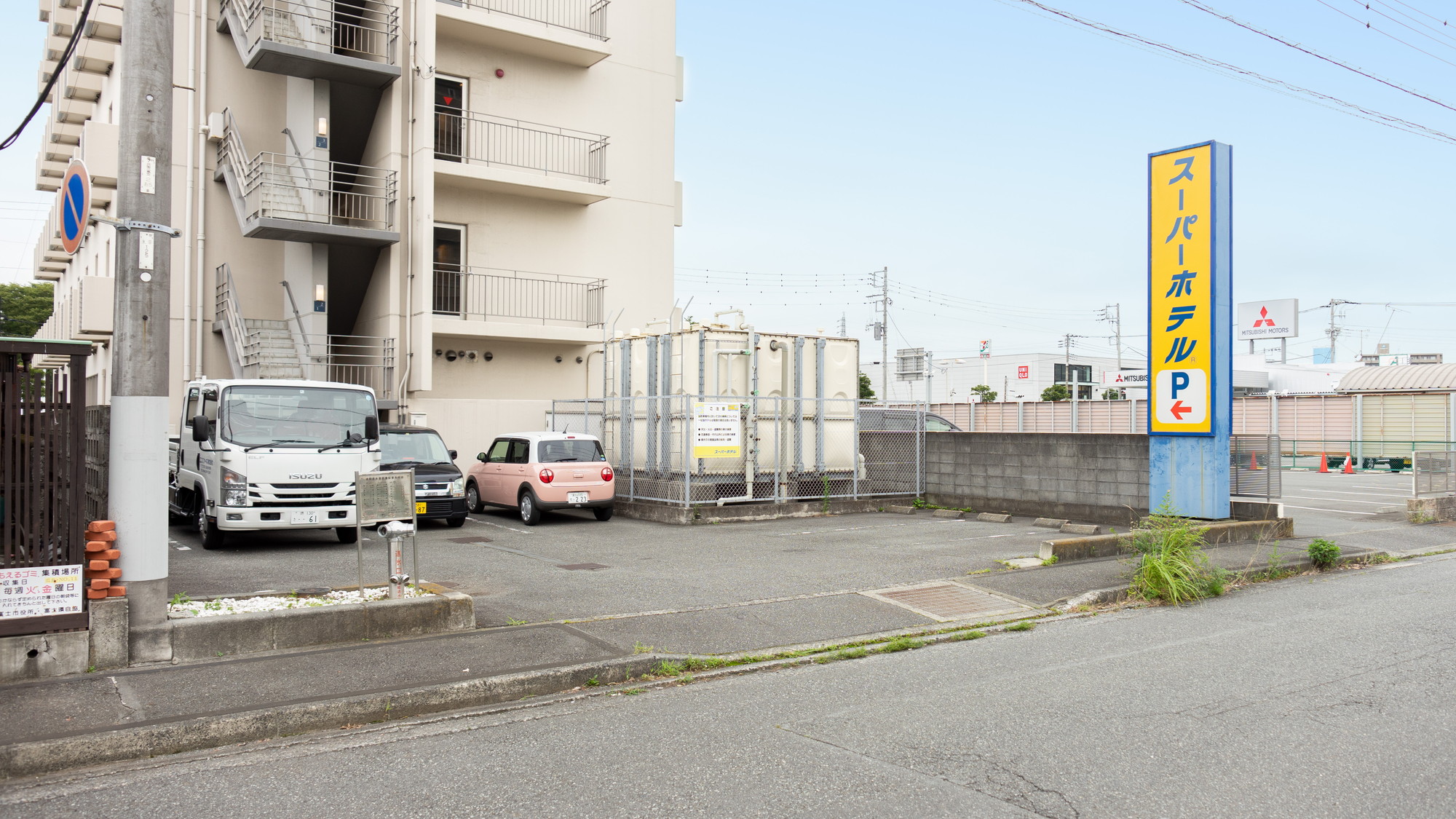 こちらの看板が目印です