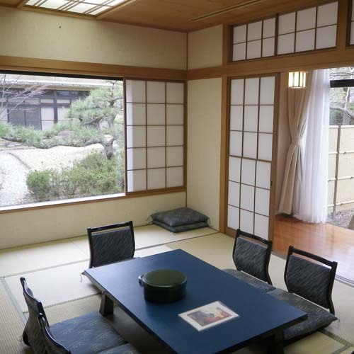 ◆ Japanese-style room * Special room * / With bath and toilet ◆