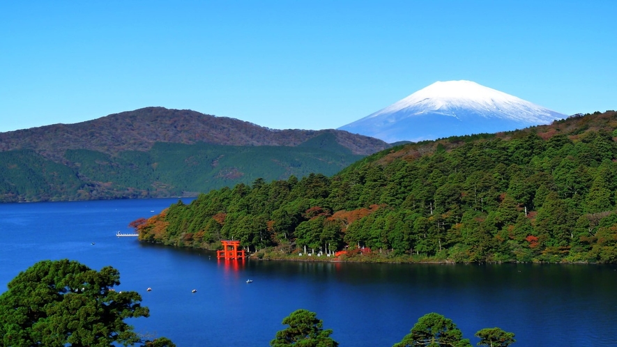芦ノ湖と富士山の眺め