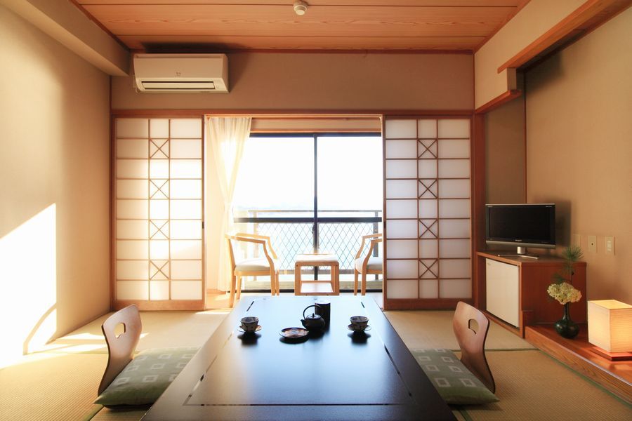 Japanese-style room on the harbor side