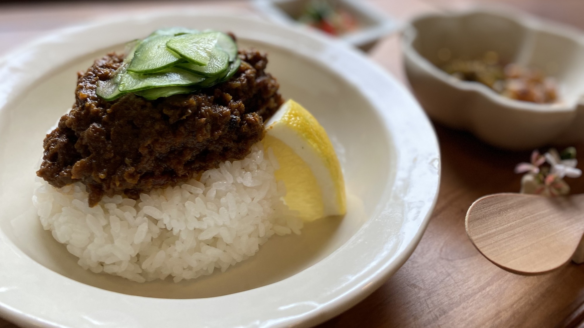 *【群言堂本店】天然の猪を贅沢に使った絶品キーマカレー。他にも、温玉のせのハヤシライスも絶品！