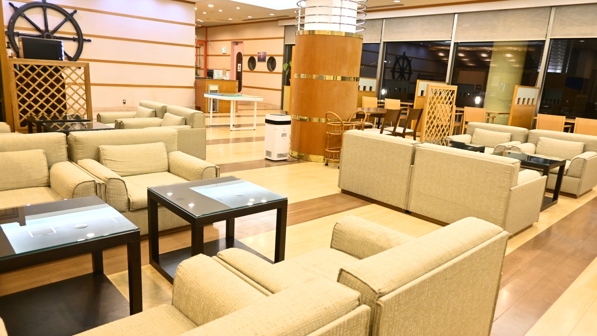 ラウンジ波止場②