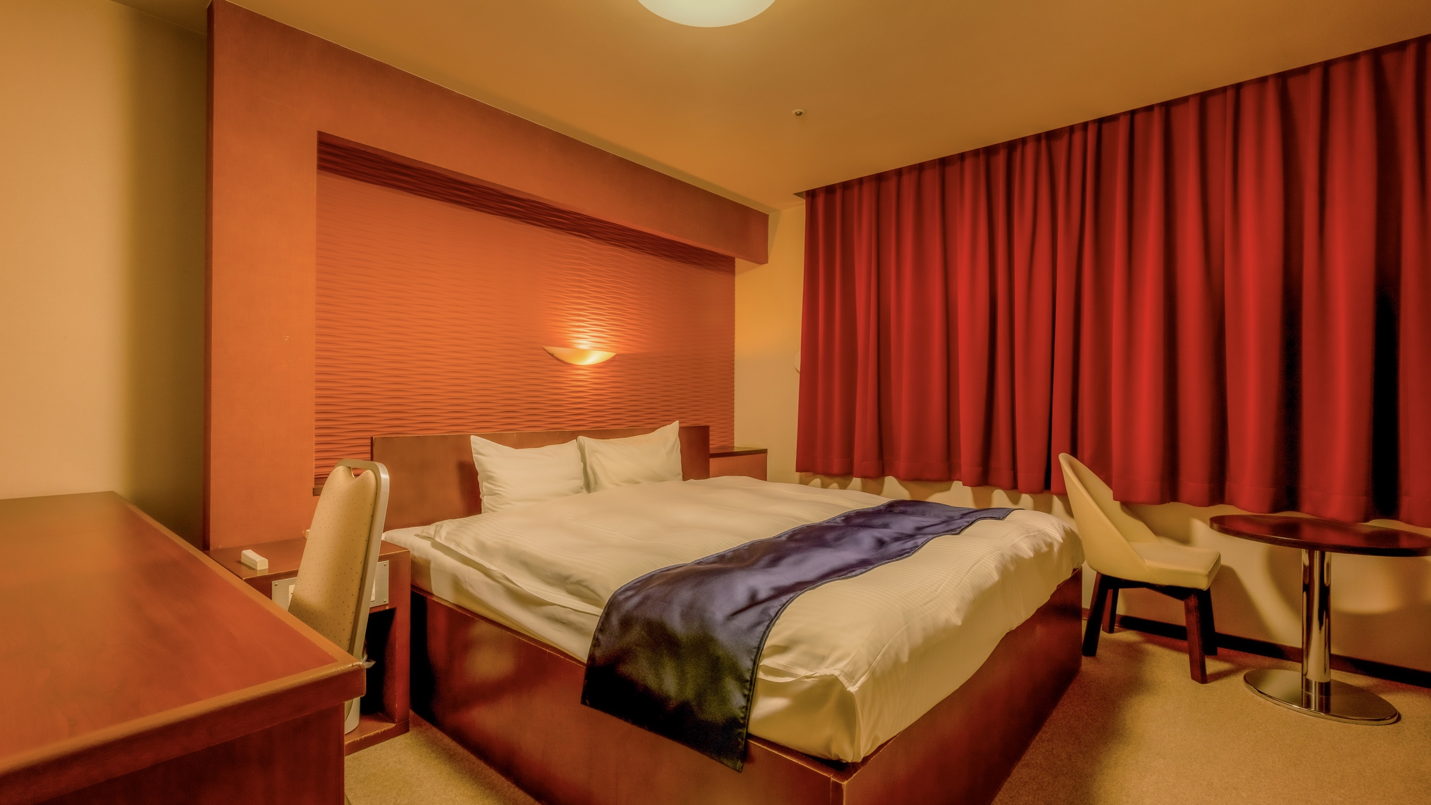 エコノミーシングルダブルベッド　※客室の一例