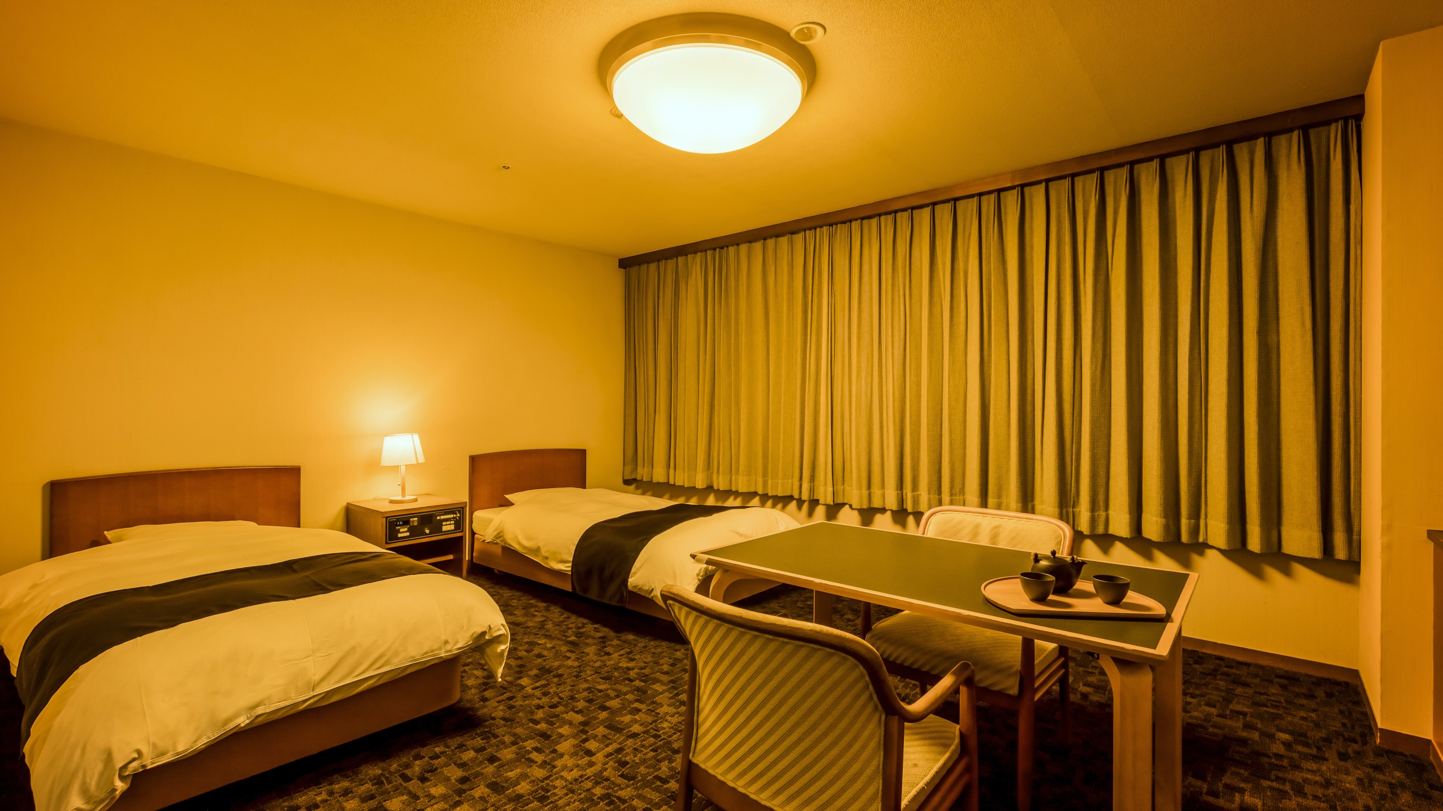 スタンダードツイン　※客室の一例