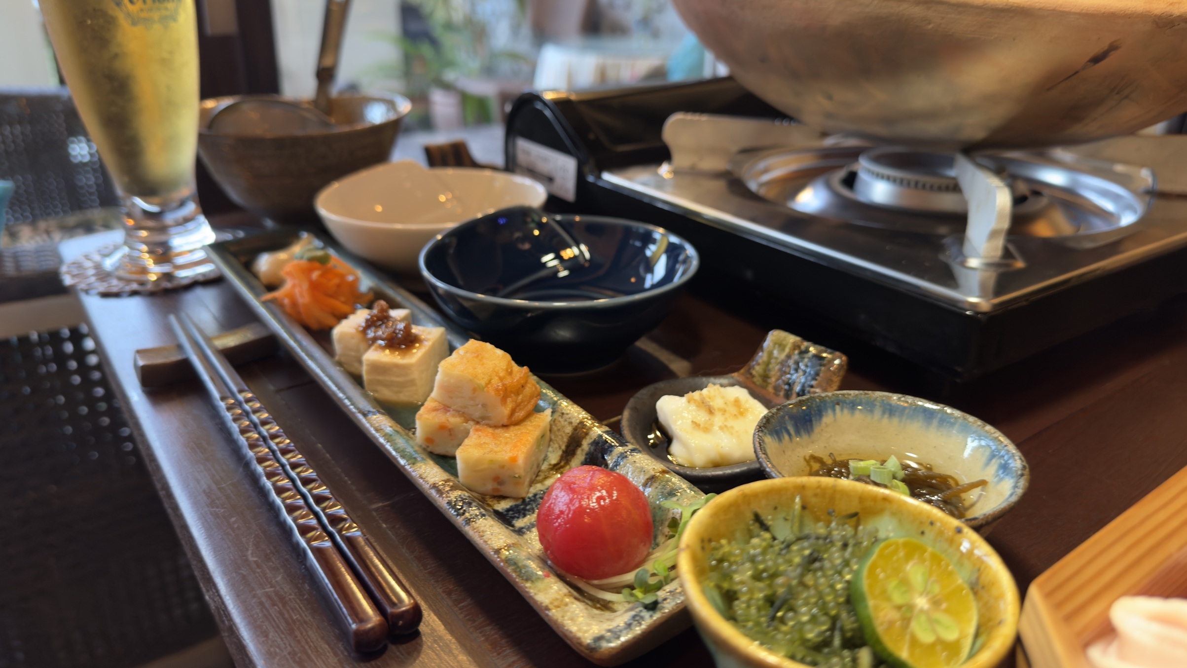 【朝・夕付き】琉球土鍋で食すアグー豚と島野菜たっぷりしゃぶしゃぶ、朝食はバスケットに入れてお届け