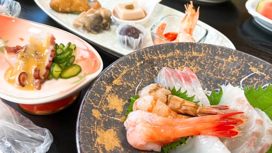 *【夕食一例】目の前の浅茂川漁港から揚がる地魚を使用した料理