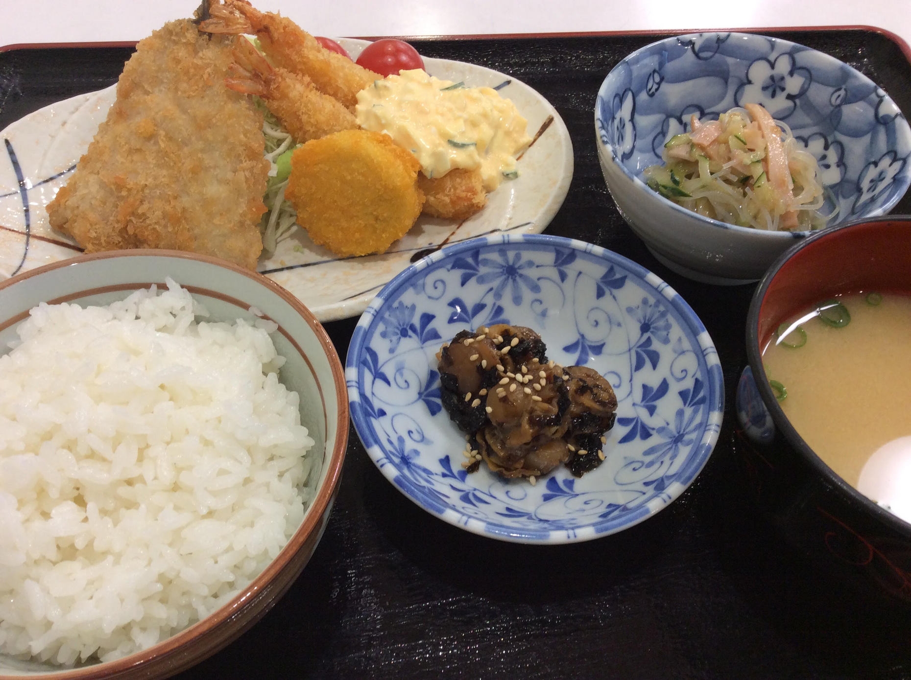 〇 朝/夕 ２食 料理長手作り和定食付きプラン 〇駐車場無料・駅から徒歩７分