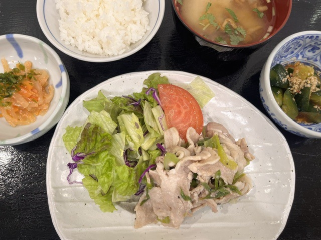 ＜ 朝/夕２食＞ 朝は郷土料理「せんべい汁」付☆選べる和定食付きプラン 　駐車場無料・駅から徒歩７分