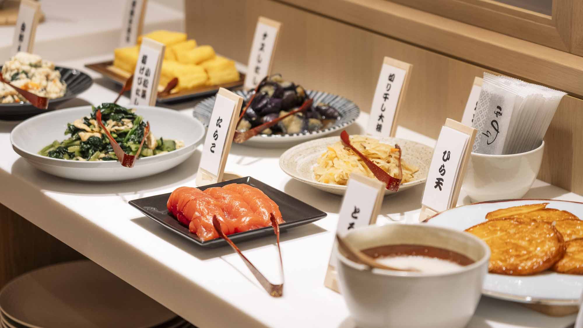 ～朝食～　和メニュー惣菜各種