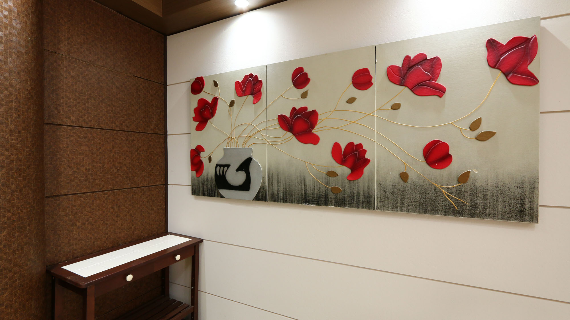 【館内】館内所々絵画が飾ってあります