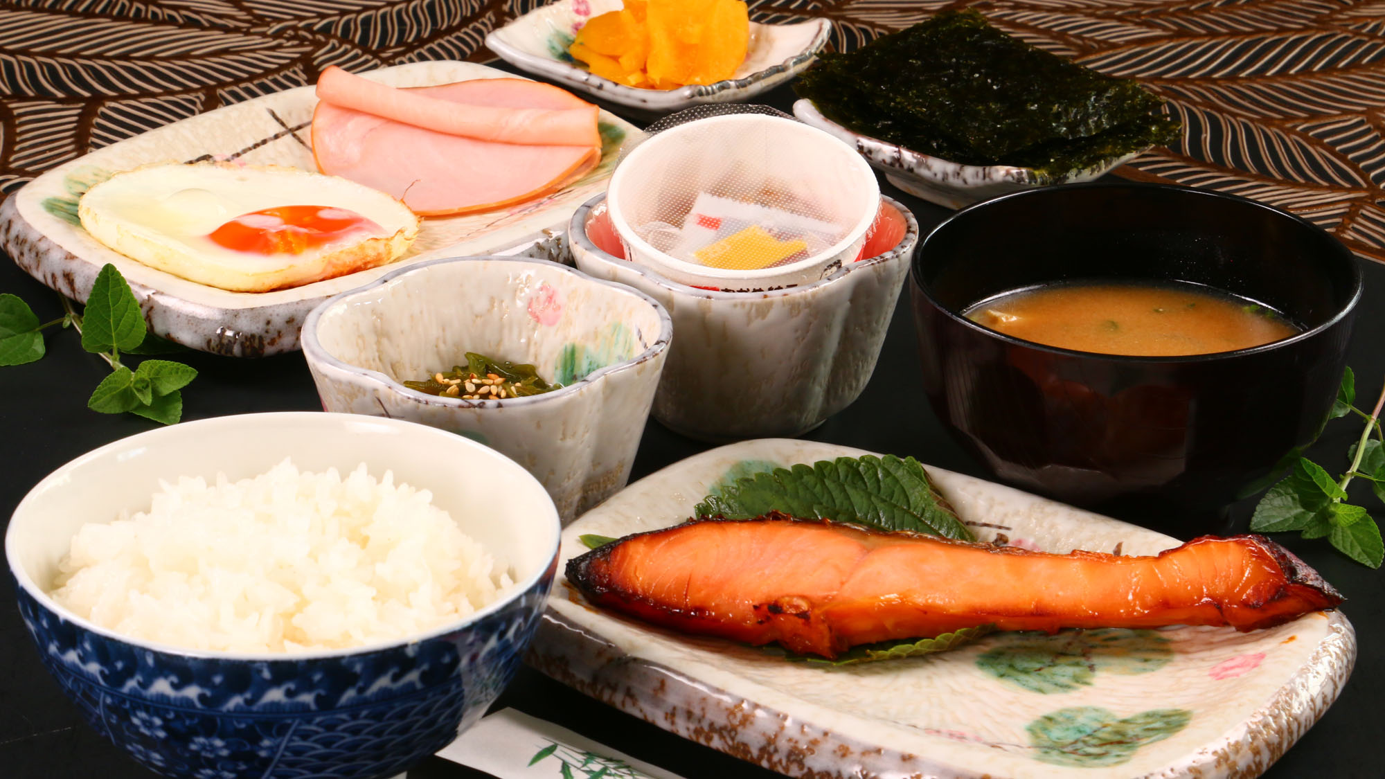 【朝食】焼き魚メイン料理の朝食一例★朝から健康なメニューです*