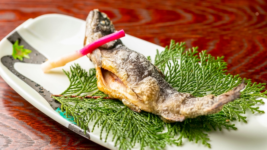 ・【夕食一例】川魚の塩焼き。川の幸もたっぷりとご堪能できます