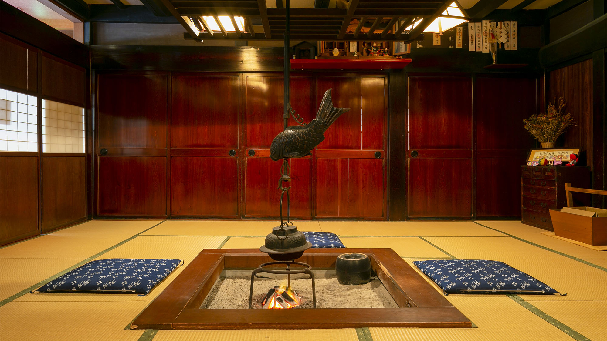 ・【囲炉裏】炭火を眺めながら、語らいの時間をゆっくりとお過ごし下さい