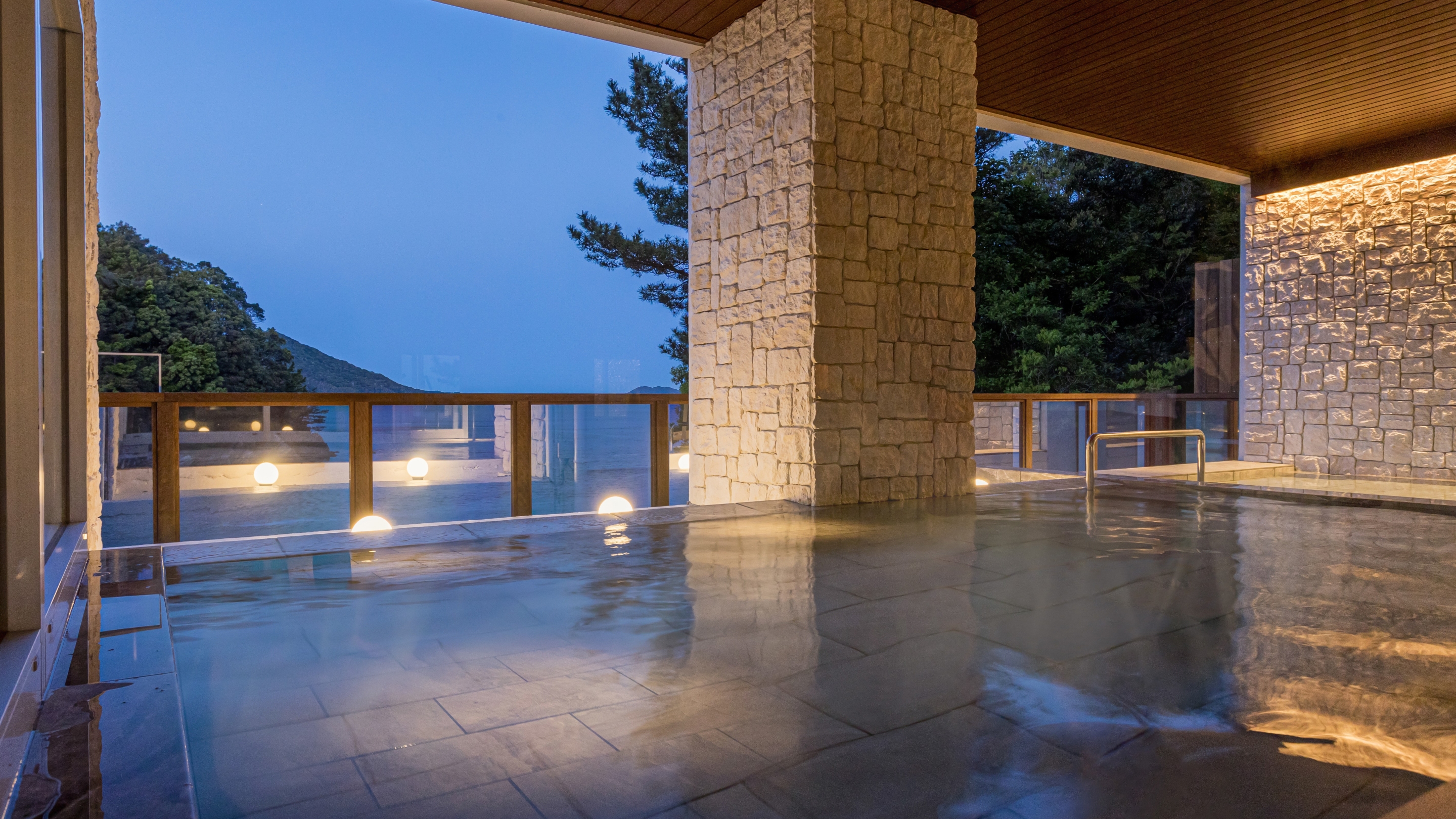 インフィニティ露天風呂（女性）