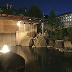 大露天岩風呂「幸運の湯」　夜景