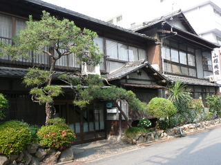 山根旅館　正面玄関前