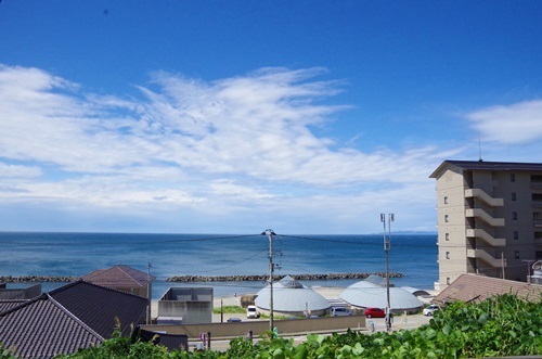 You can see the ocean from the open-air bath.