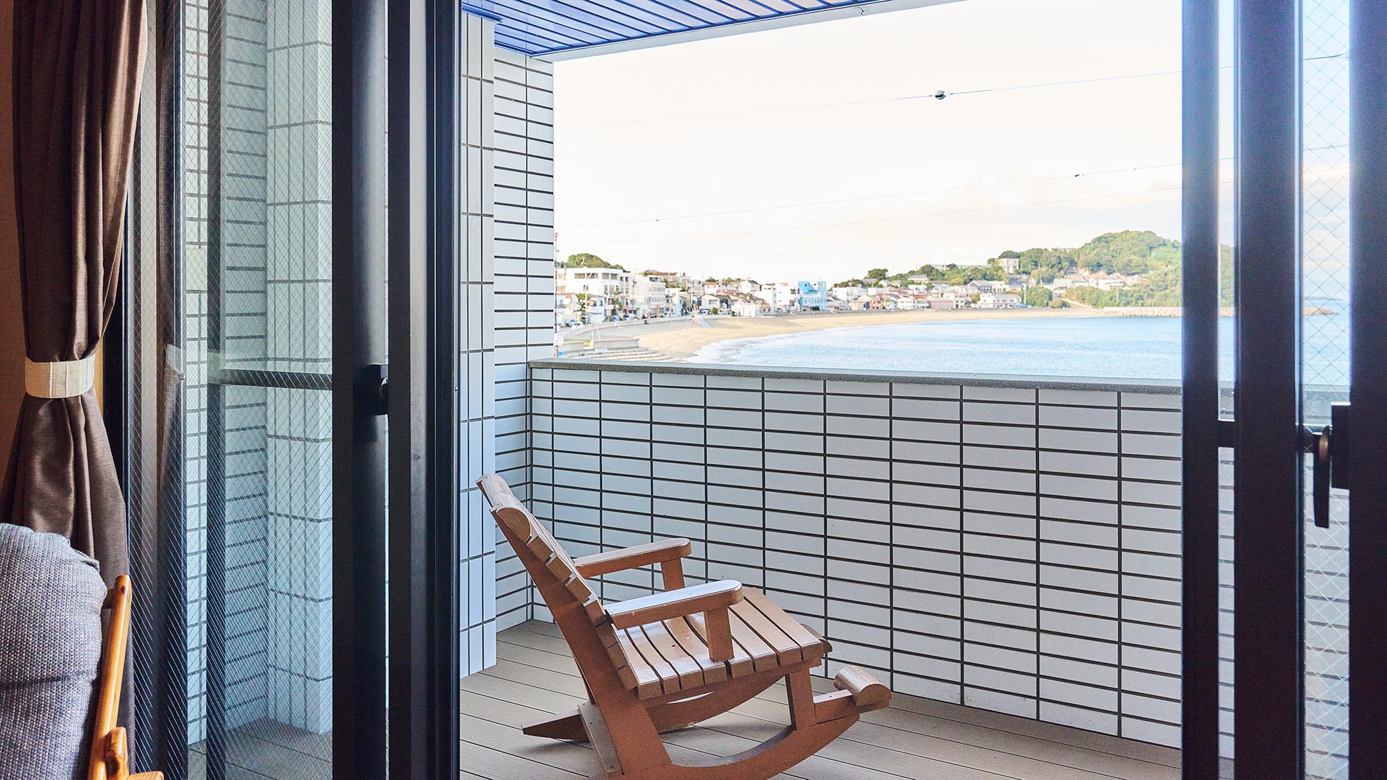 ・【客室／星】深呼吸したくなるような光景が窓の向こうに広がります。ゆったりとお過ごしください