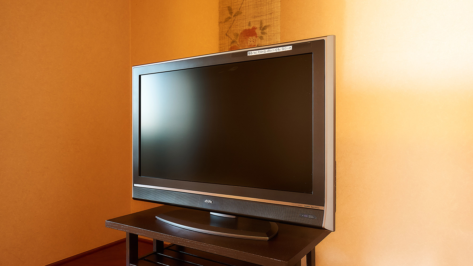 ・【客室／虹】テレビを設置しております。天気予報やご当地番組などお好きにご覧いただけます