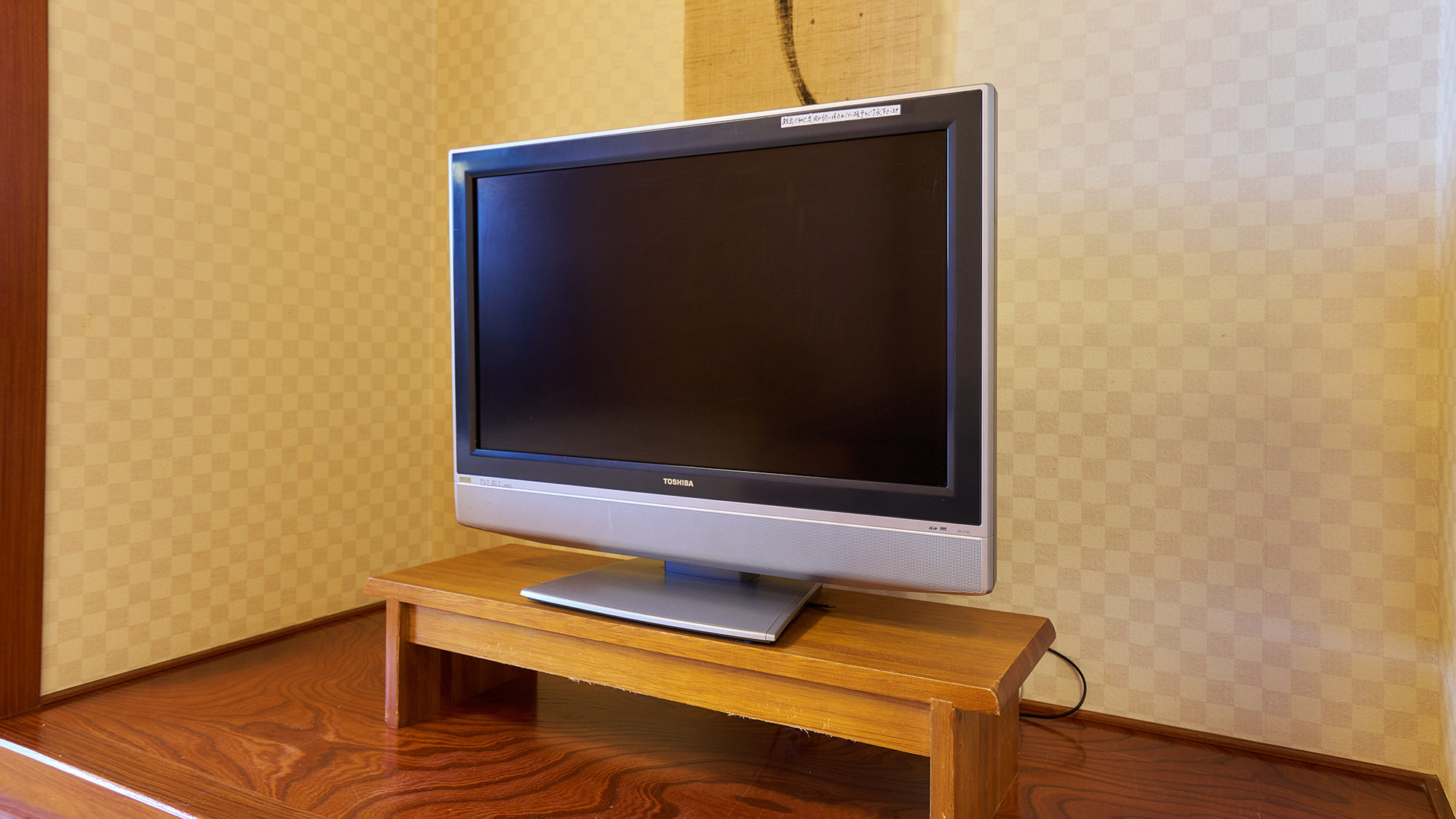 ・【客室／渚砂】お連れ様との寛ぎ時間にテレビもご覧いただけます。お好きな番組をご覧ください