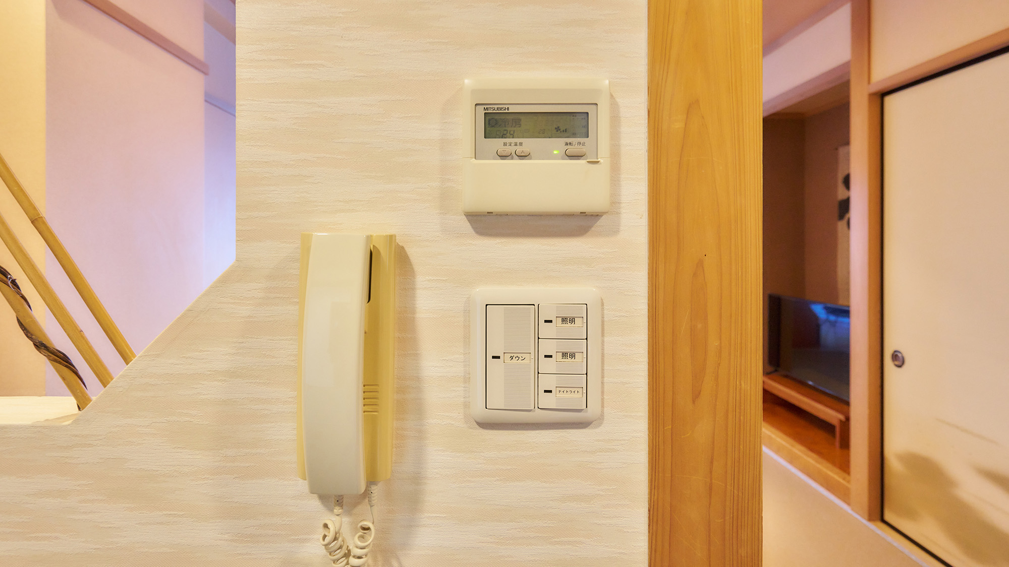 ・【客室／高砂】個別空調を完備しております。お客様のお好きな室温で快適にお過ごしください