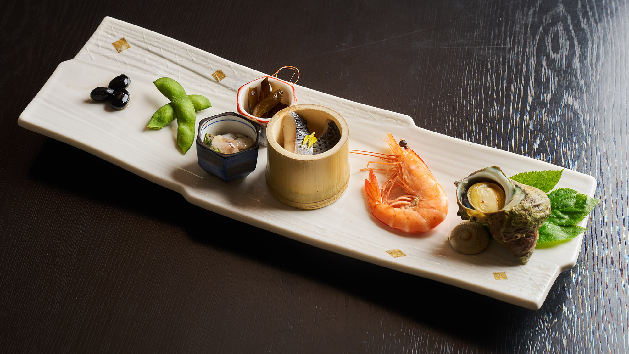・【夕食一例／前菜】新鮮な海の幸を使用した前菜です。素材が持つ味と繊細な味付けをお楽しみください