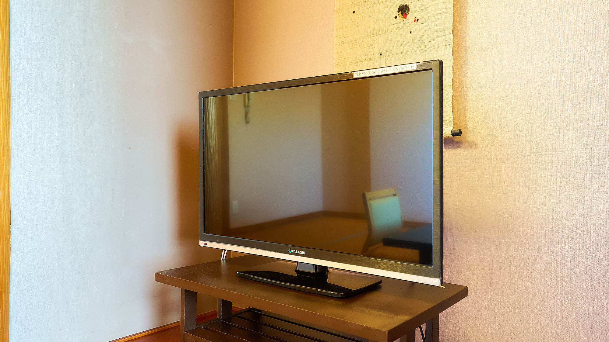 ・【客室／風】テレビも完備しております。離島のため、電波が弱い場合もございますのでご了承ください