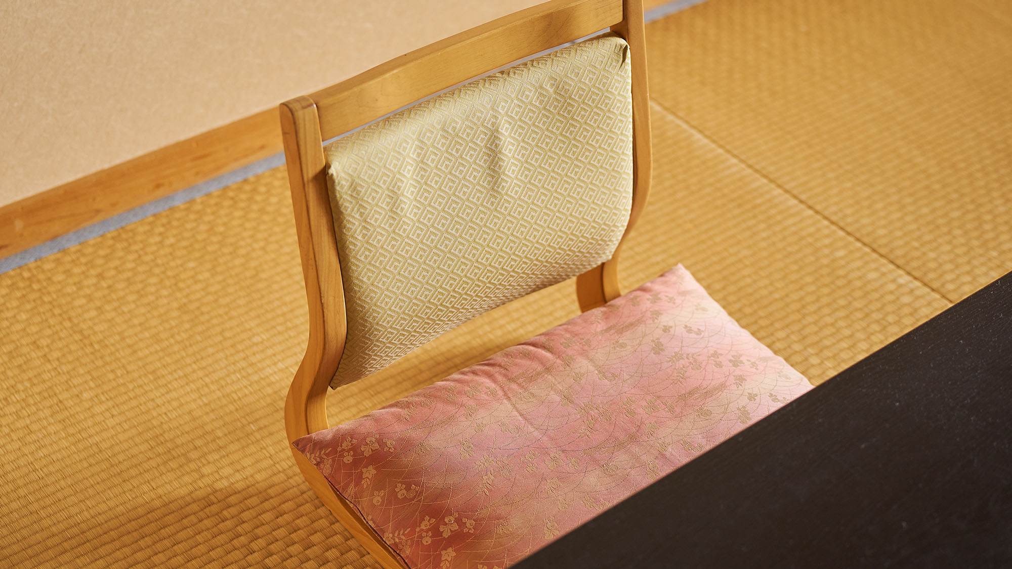 ・【施設設備】宿全体に温かみのある雰囲気が漂います。日々の忙しさを忘れる休暇時間をご満喫ください