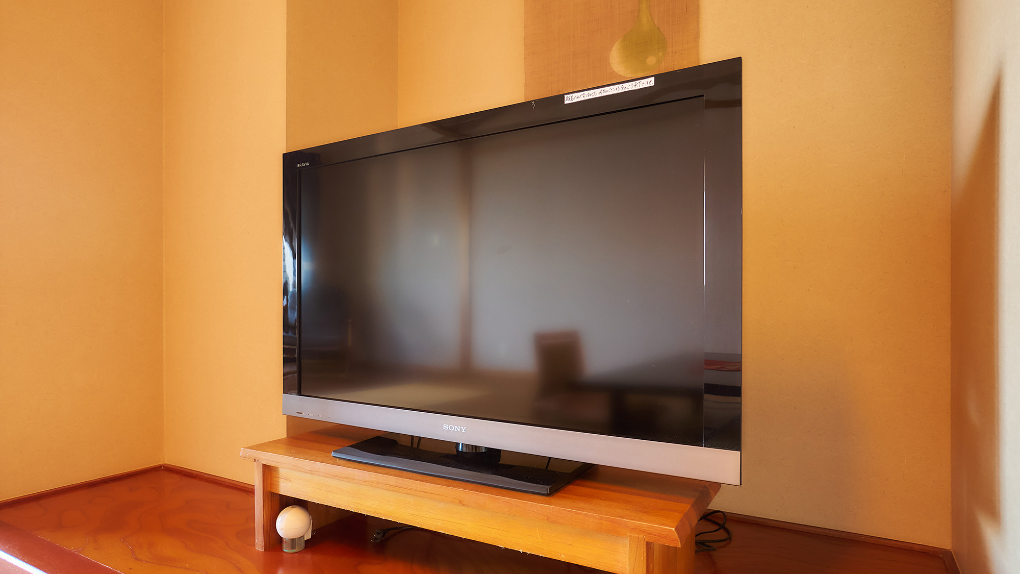 ・【客室／星】テレビを完備しております。ご家族やご友人との寛ぎ時間のお供にご覧ください