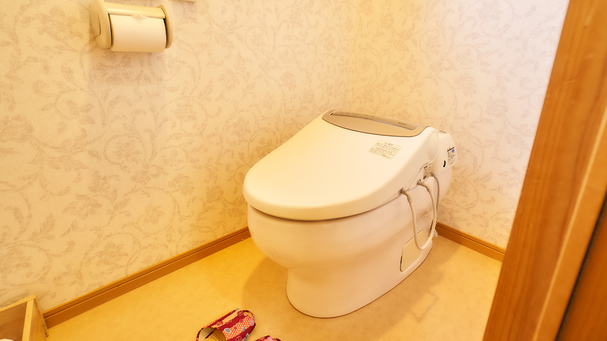 ・【客室／星】客室内にはトイレを完備。温水洗浄機能付きで、快適にご利用いただけます