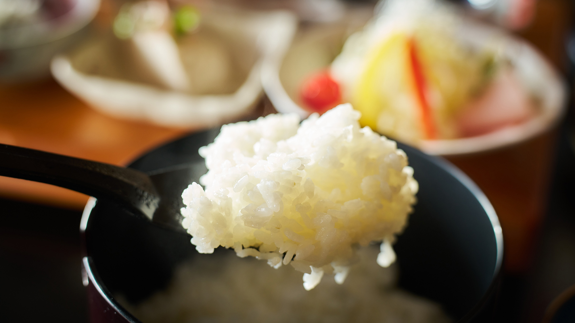 ・【朝食一例】炊き立ての白米でパワーをチャージ。一日の予定を、元気いっぱいお楽しみください