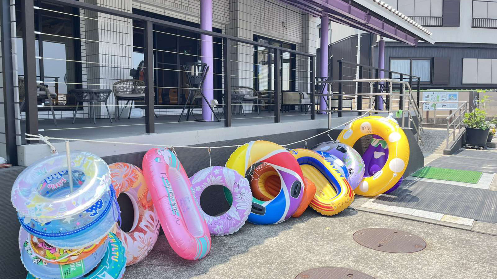 ・【海水浴】浮き輪の無料貸し出し有り。シャワーやロッカー、更衣室もご利用いただけます