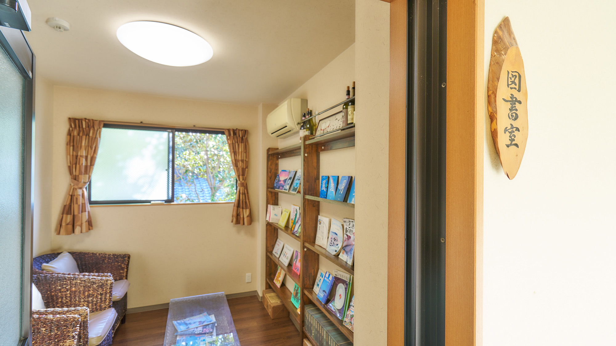 ・【図書室】施設内に図書室がございます。一人で静かな時間を過ごしたい時などにご利用ください
