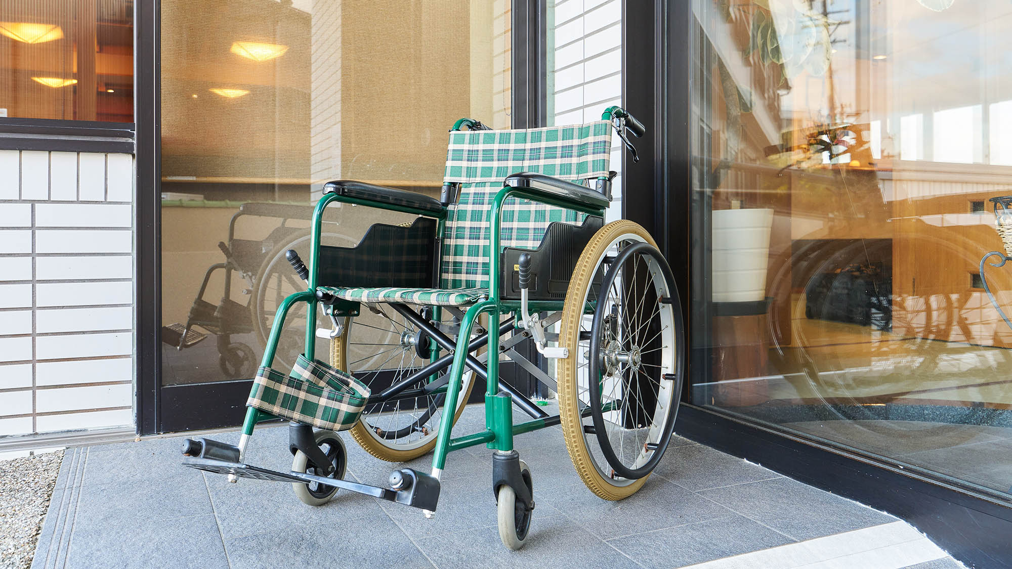 ・【施設設備】当宿では車椅子の貸出を行っております。ご入用のお客様はお気軽にお声がけください