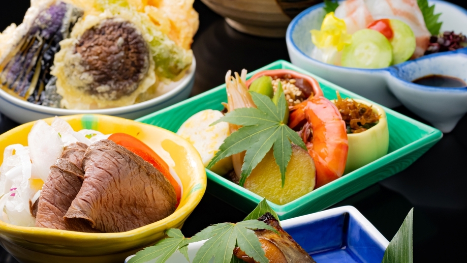 【朝食なし：美山の幸弁当】美山の味を閉じ込めた松花堂風の六つ割の和風お弁当。朝はお部屋でごゆっくり♪