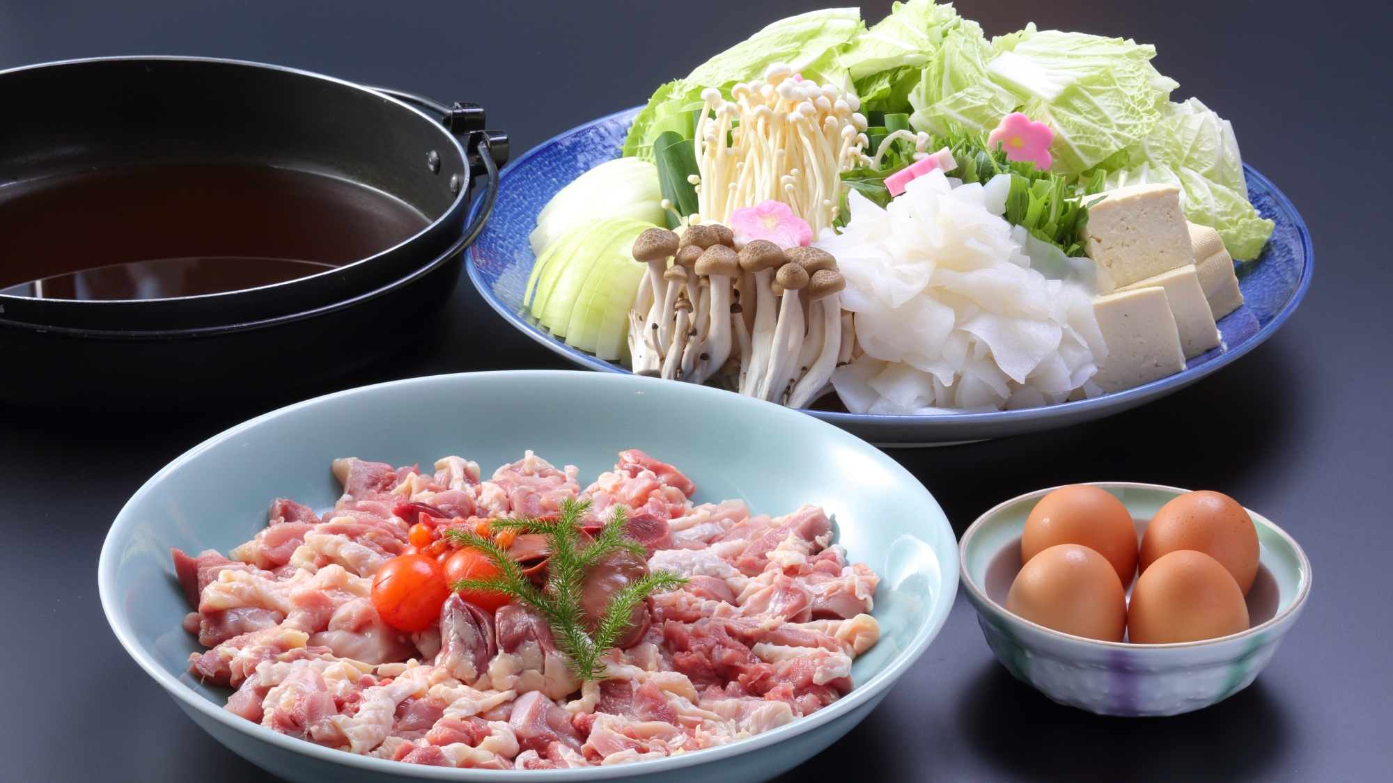 *【京地鶏のすき焼き】美山特産の『京地鶏』はモチモチやわらか♪地元の新鮮野菜と一緒に（一例）