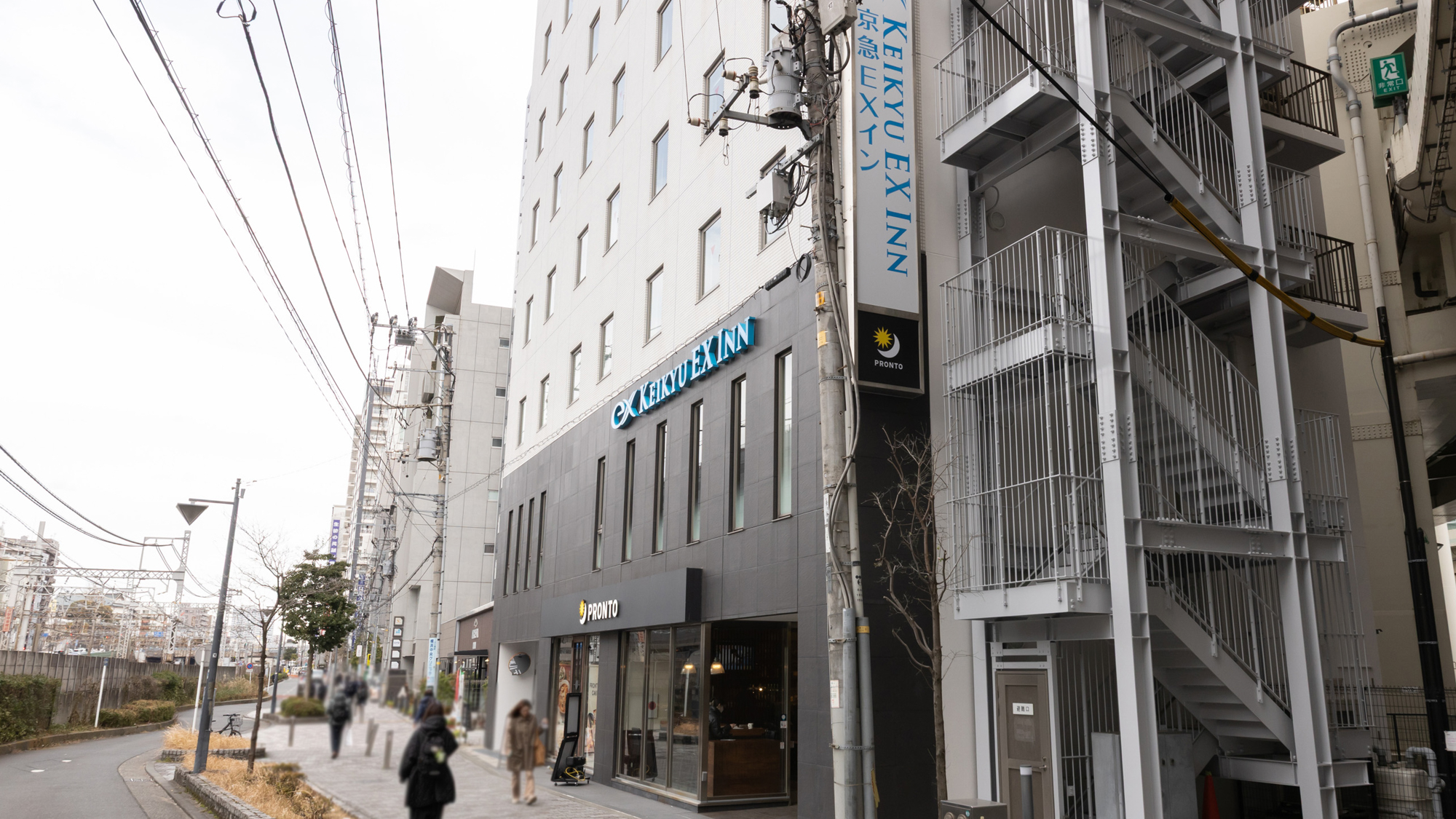 ホテル側面の看板