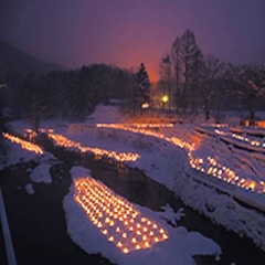 幻想的な雪の世界。。。1,000個を超える(^^♪ミニかまくらの美しいライトアップは必見です。。。