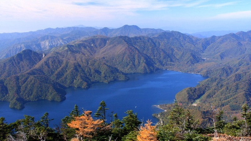 【中禅寺湖】2万年前に男体山の噴火でできた堰止湖です!!日本一標高の高い場所にある湖でもあります。