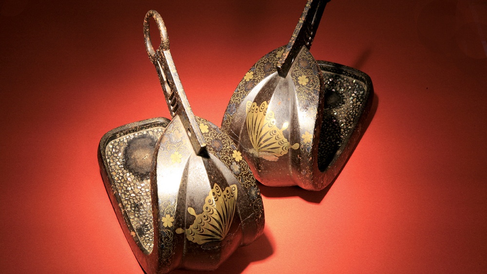 鎧兜武具・蒔絵・古伊万里・日本の灯火器など“貴重”な品々を集めて展示されております。。。