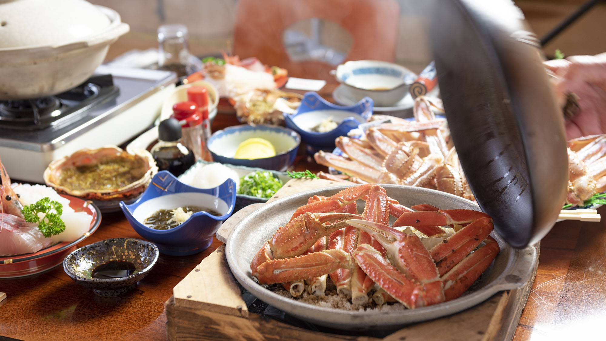 テーブルの上は、地物松葉がにでいっぱい！