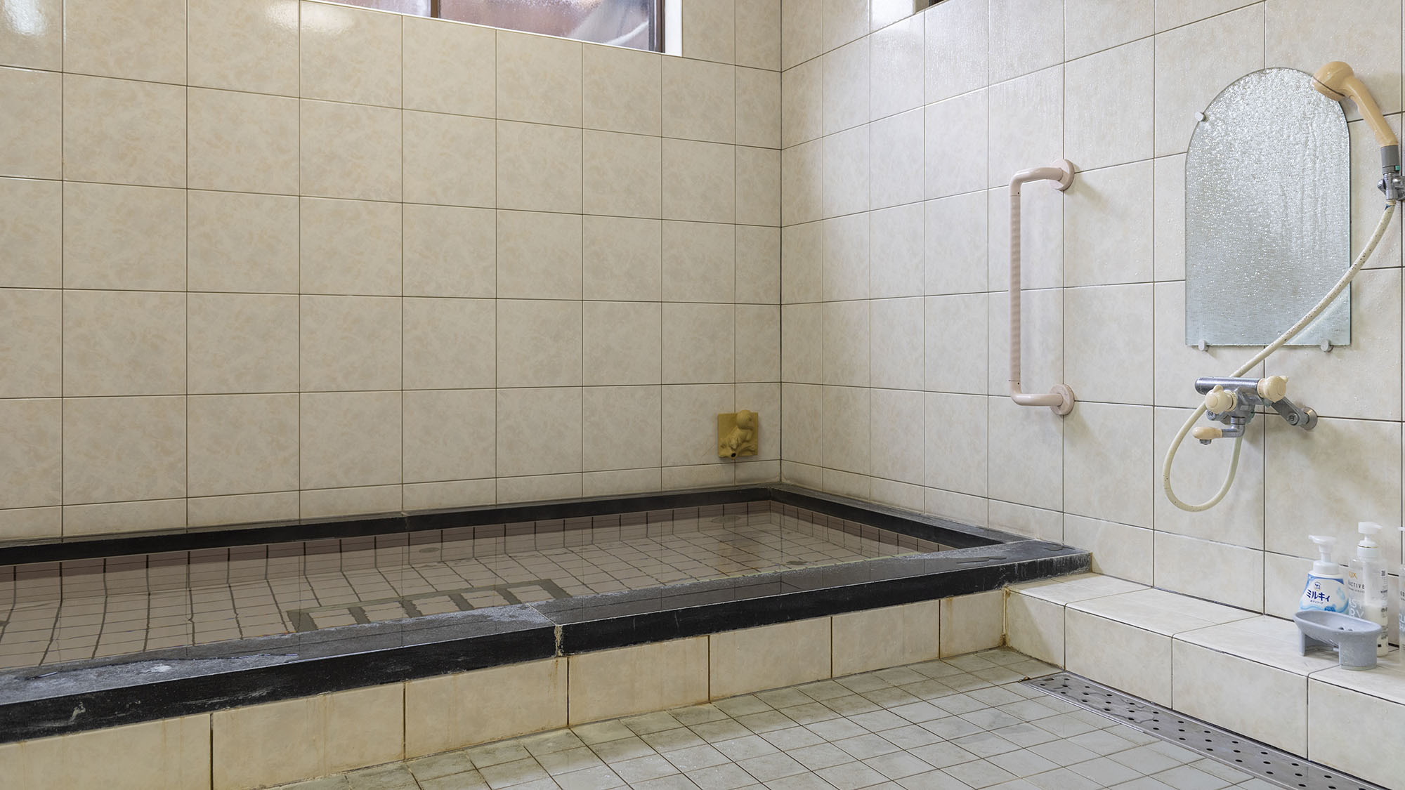 内風呂が100％浜坂温泉です。