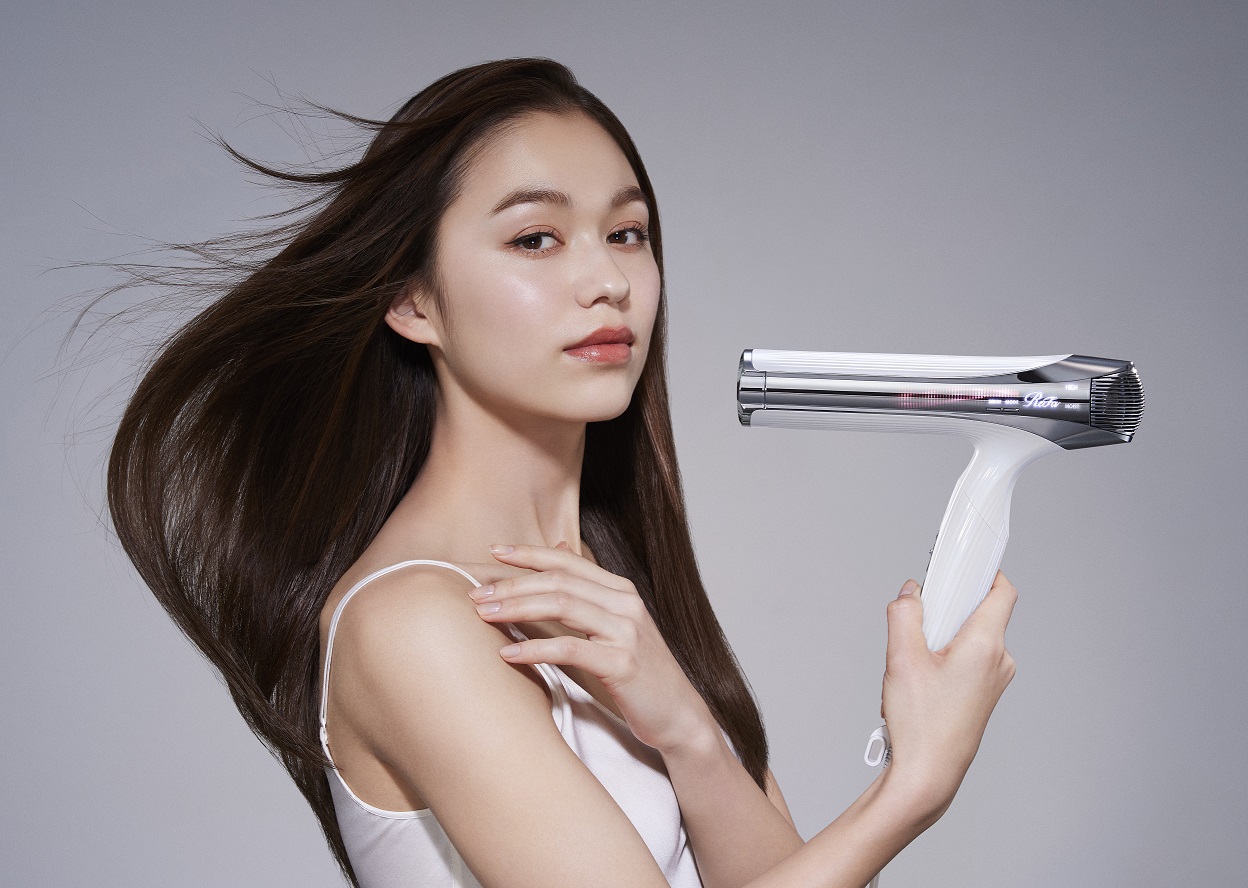ReFa_ドライヤー(使用イメージ)