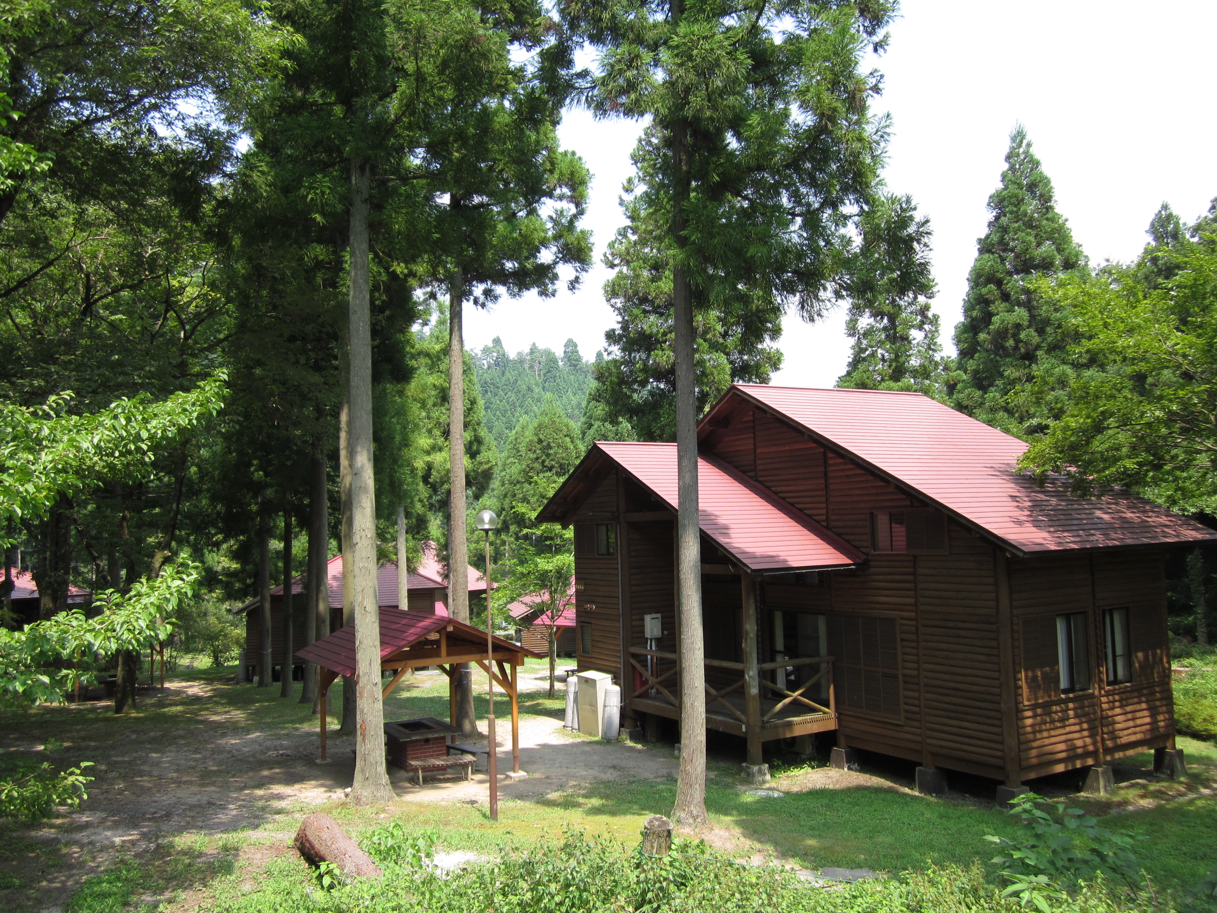 森の中のコテージ