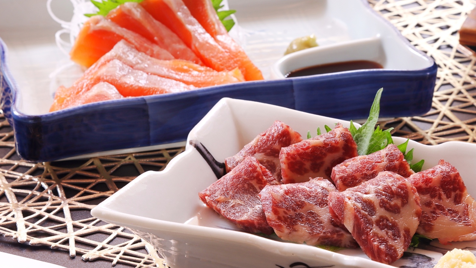 【グレードアップ】贅沢に信州馬刺し＆信州サーモン付♪メインお任せ♪信州牛陶板焼きorすき焼き◆2食付