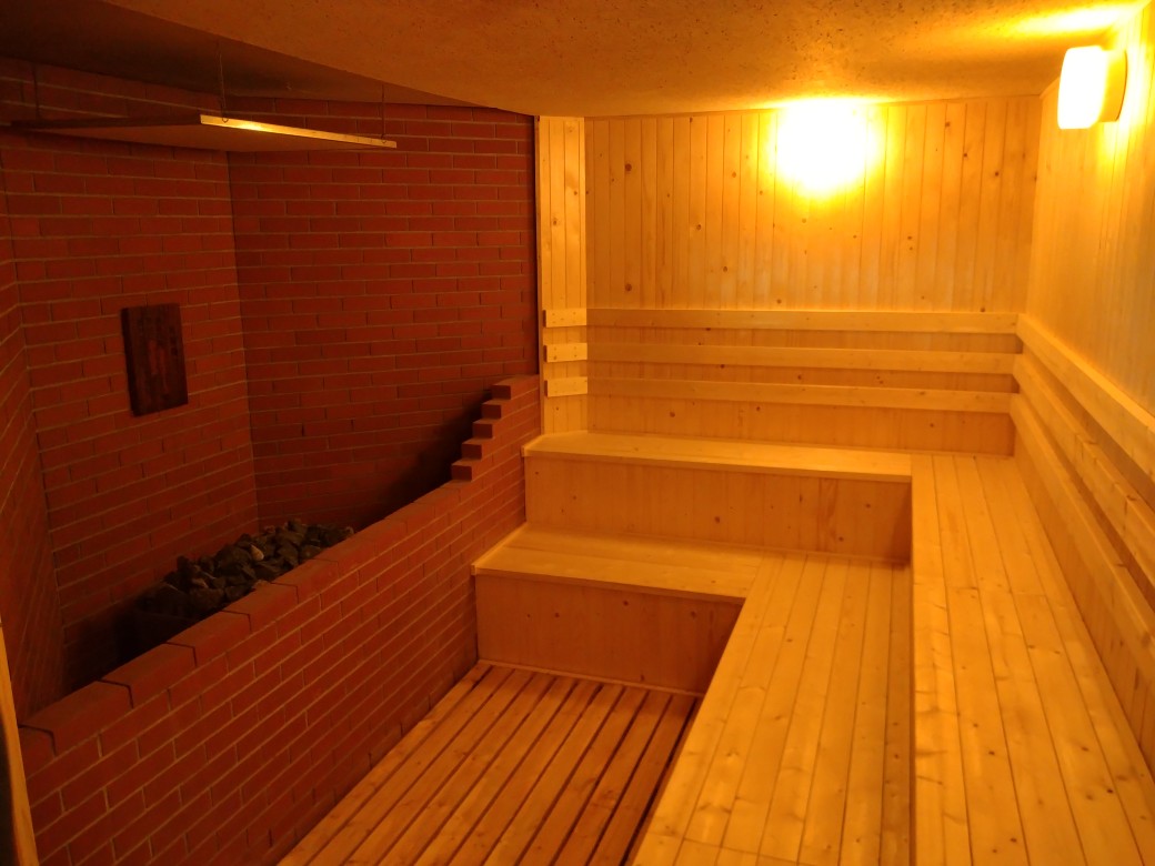 男女共に90度以上のパワー系サウナです！